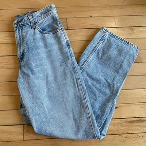 Levi’s Straight Leg Light Wash